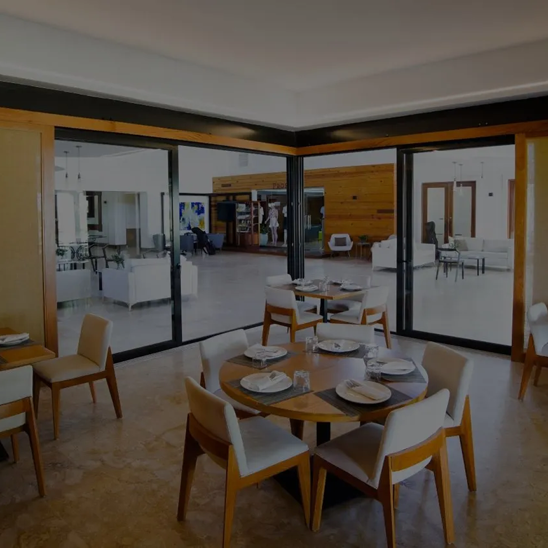 Bar & Grill / Gym / Yoga / Restaurant – La Estancia